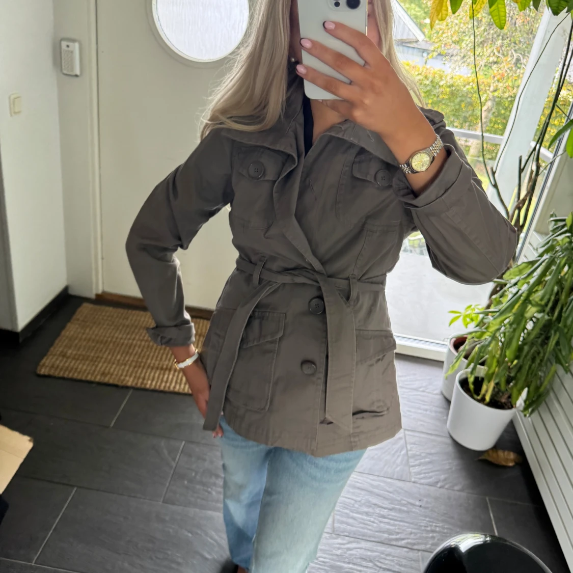 Grå trenchcoat kappa