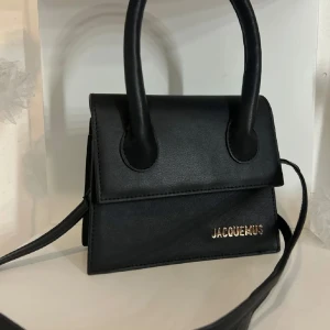 Svart väska  - Helt ny, Jacquemus väska