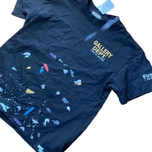 Svart Gallery Dept t-shirt Tokyo Japan - Svart t-shirt från Gallery Dept storlek s men passar M