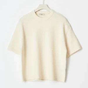 stickad t shirt  - jättefin vit stickad t shirt ifrån gina🩷 i storlek xs, jättefint skick knappt använd🩷