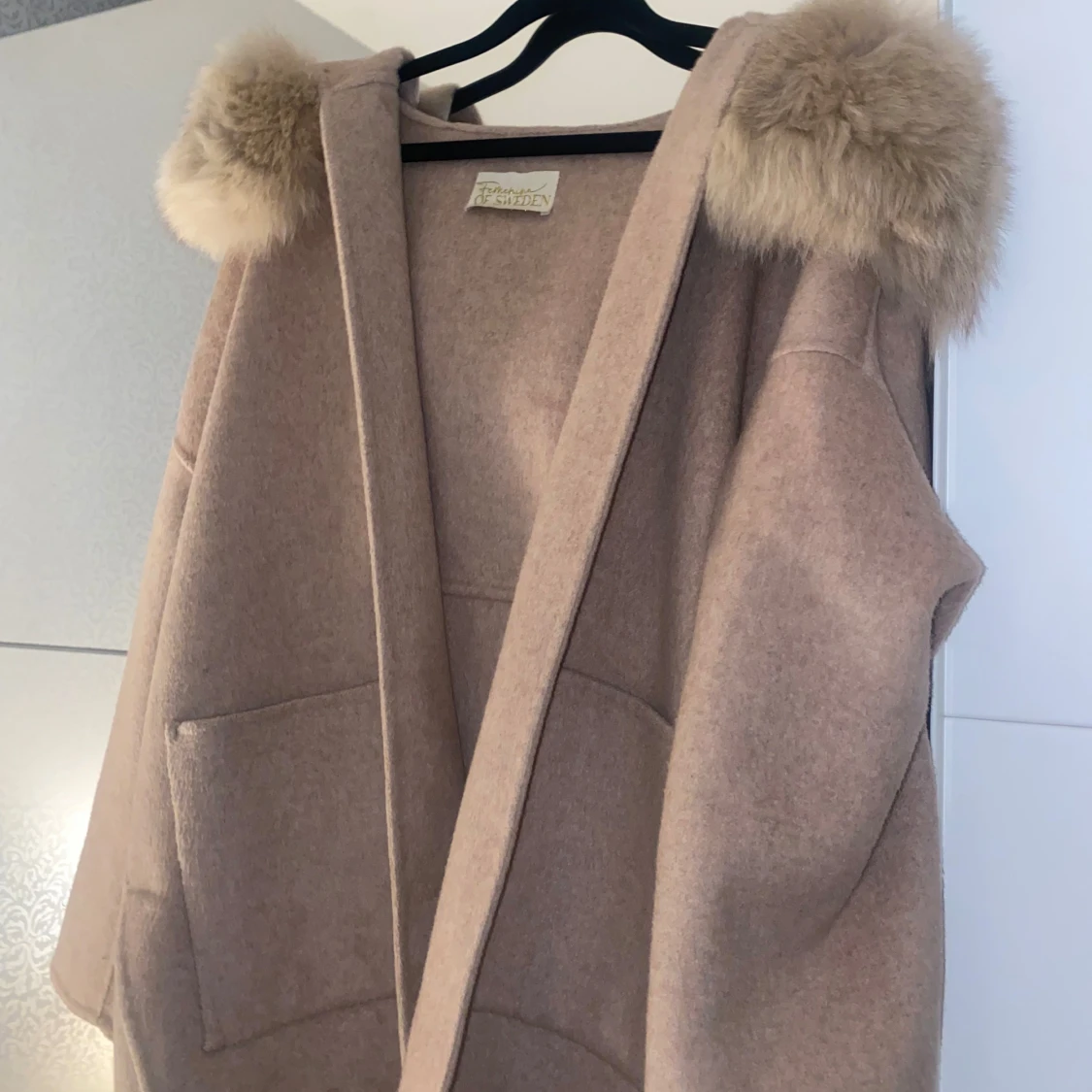 Beige kappa med päls - 1