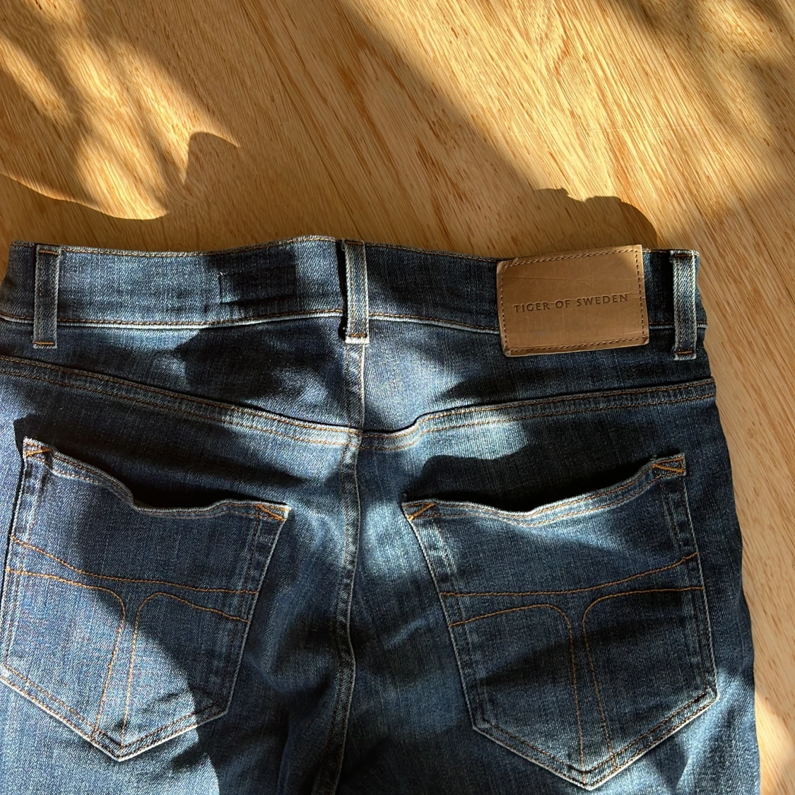 Blå jeans från Tiger of Sweden