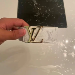 Vit L,v bälte 110 - Använd en gång