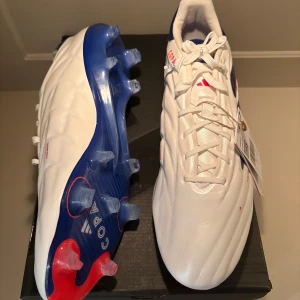 Adidas copa fotbollsskor  - Säljer dessa adidas copa i 44, helt nya med box. 