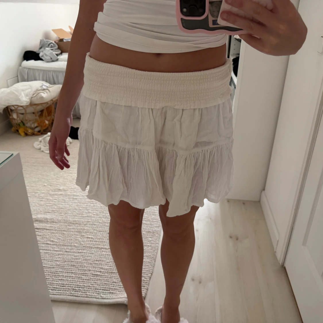 Vit volangkjol med smock - 1