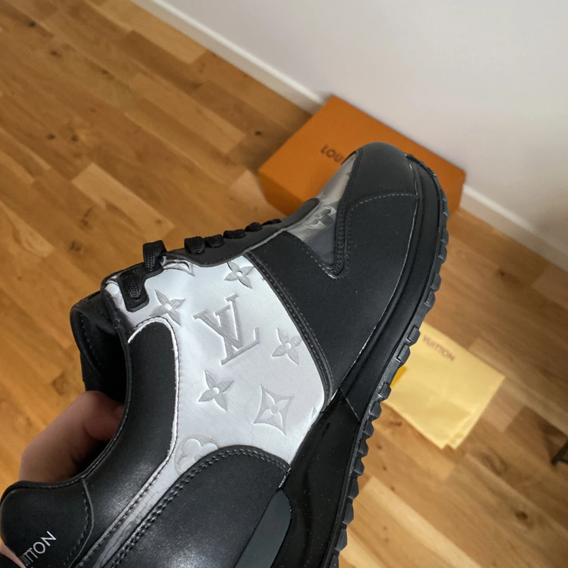 L. V sneakers svart/silver - 1