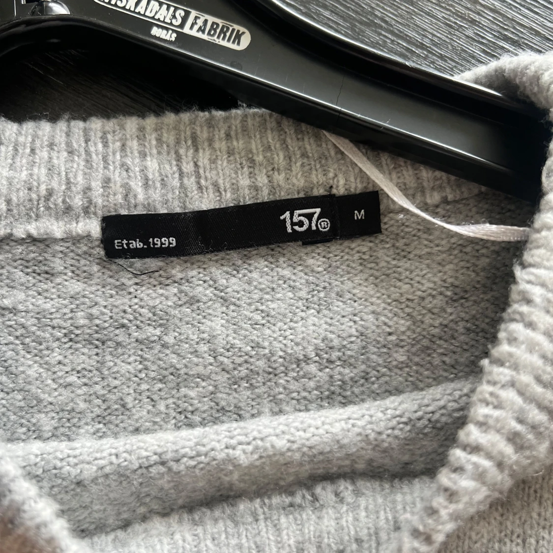 Ljusgrå stickad tröja från 157 - 1