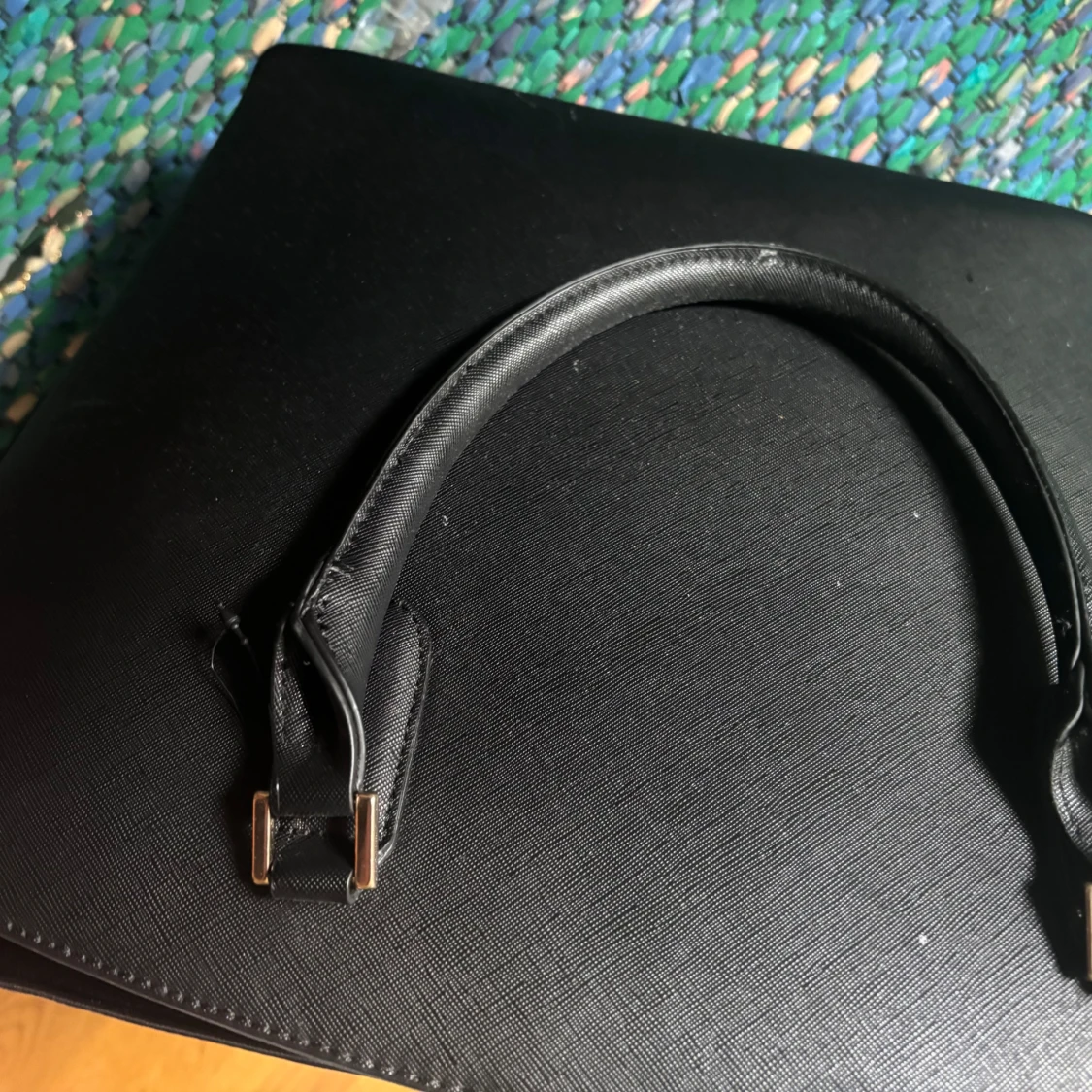 Rea Svart axelväska i skinnimitation  - 2