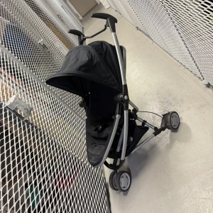 Barnvagn - Barnvagn i bra skick medföljer regnskydd