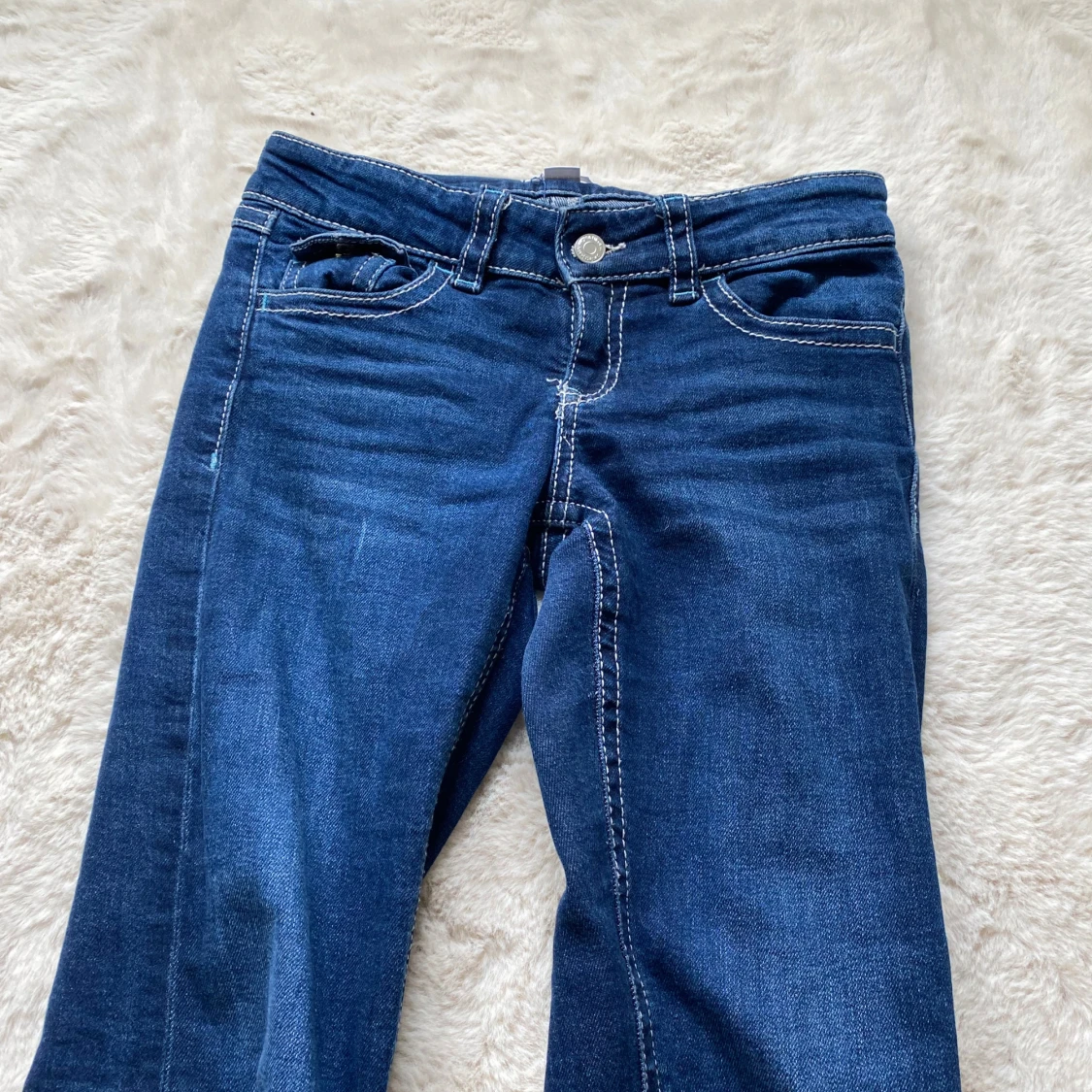 Blå bootcut jeans från Gina Tricot - 2