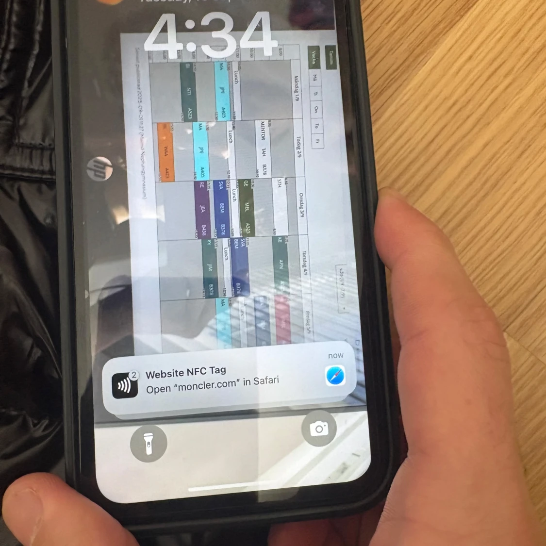 Svart pufferjacka från Moncler - 4