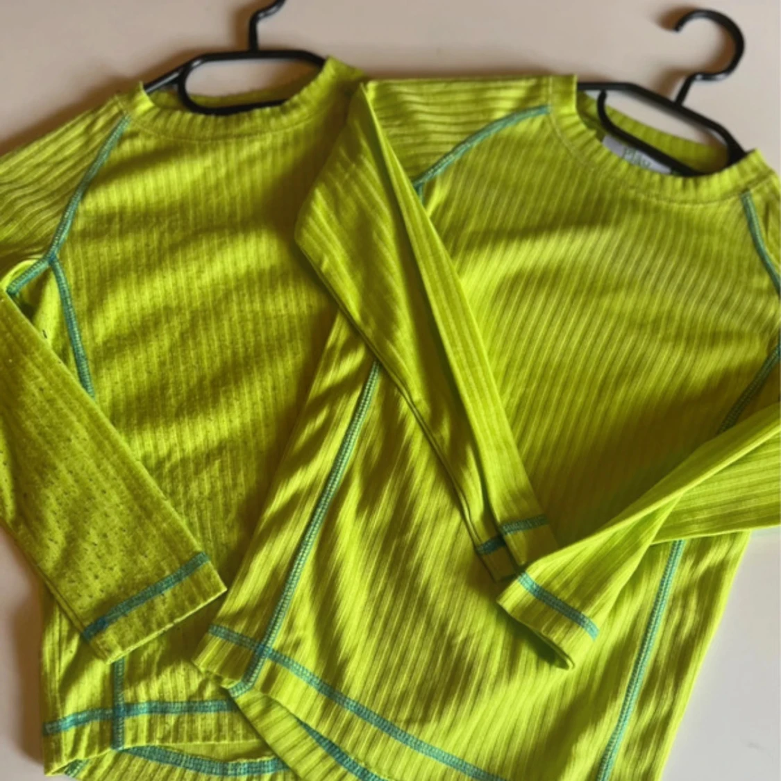 Gul/grön underställs tröjor 