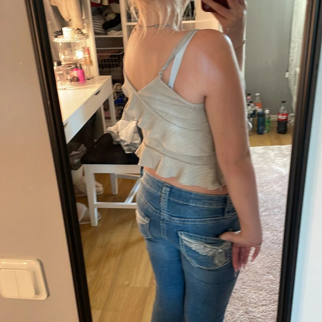 Beige omlottopp med volanger - 1