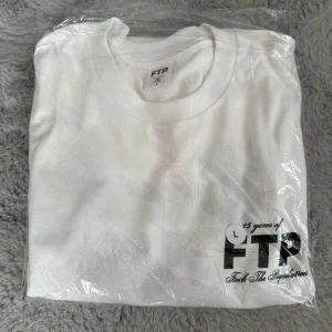 FTP 15 Years Anniversary Tee White - Helt ny endast öppnad förpackning men ligger kvar i påsen. Aldrig använd bara testad storlek L.