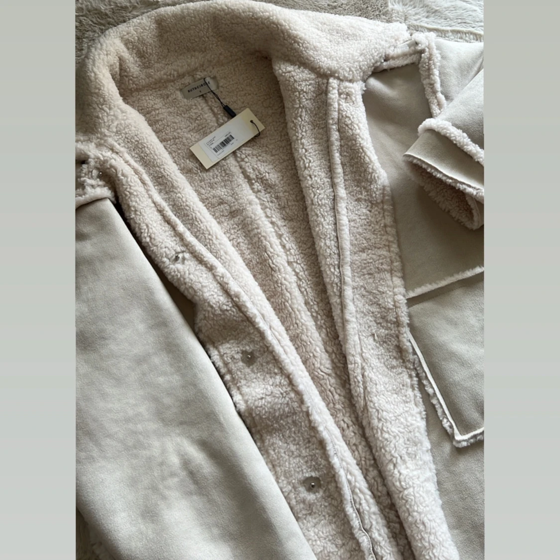 Beige teddyjacka från Rut&Circle - 2