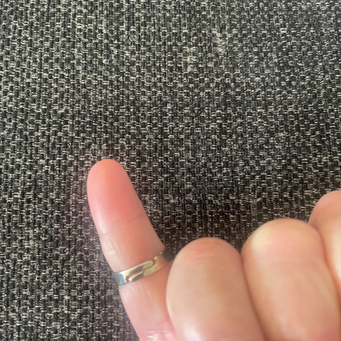 Glittrig dödskallering i silver och guld - 1