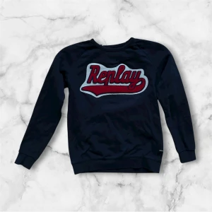 Replay sweatshirt - Riktgt skön Replay sweatshirt är perfekt nu när det börjar bli kallare//Skriv vid funderingar//pris går att diskutera vid snabbare affär