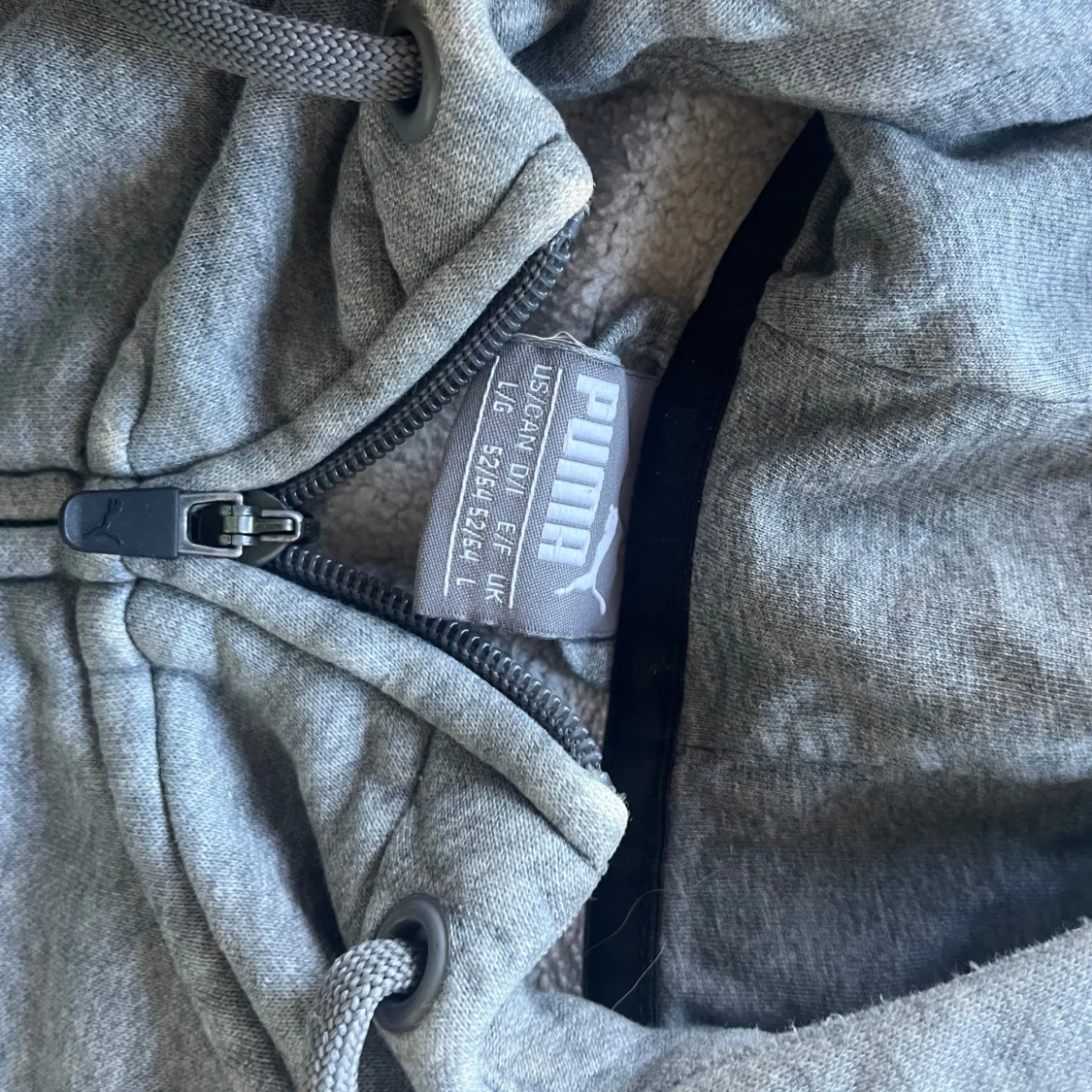 Grå hoodie från Puma med dragkedja - 2