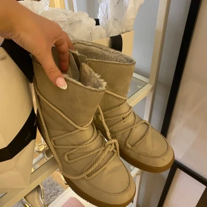 Beige vinter skor - Snygga vinter stövlar!🥹🫰🏽💕🍒🩵🩵🩵