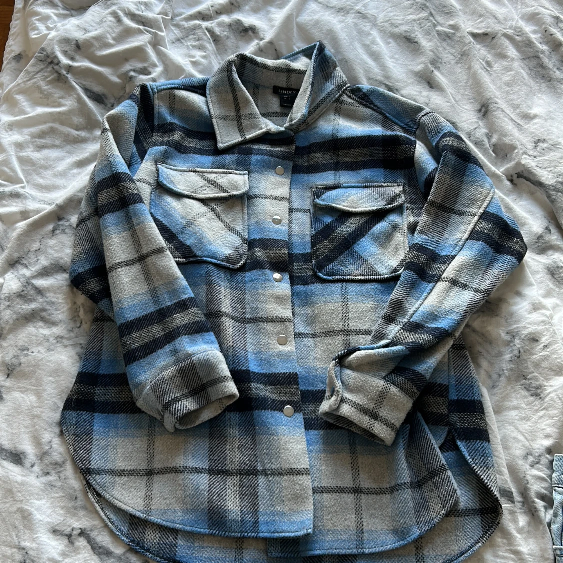 Blå och grå rutig overshirt från LinDEX - 1