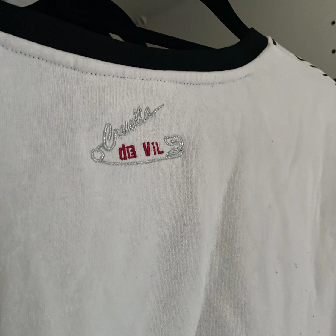 Cruella De Vil svartvit sweatshirt - 2