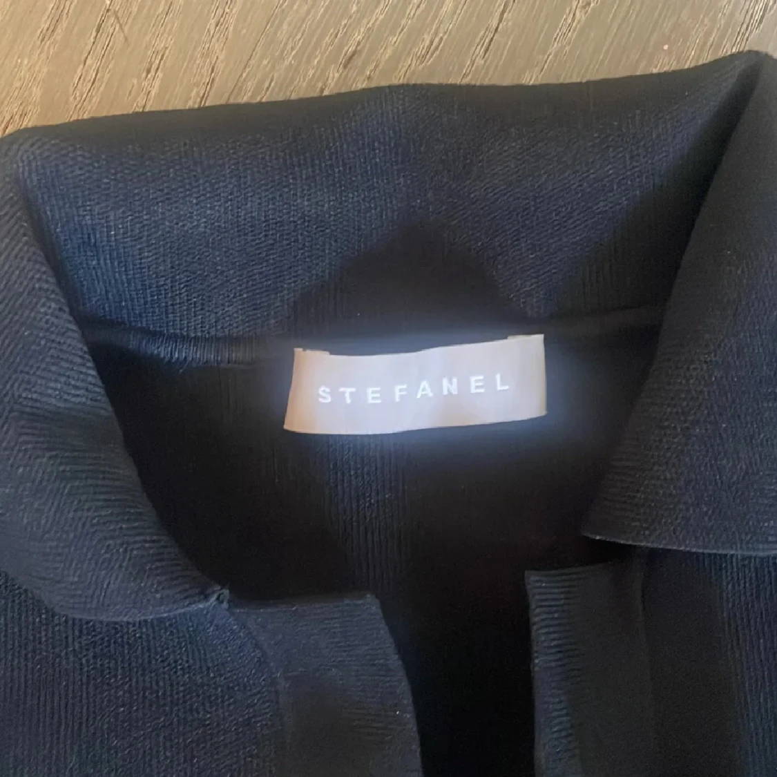 Svart tröja med snörning från Stefanel - 3