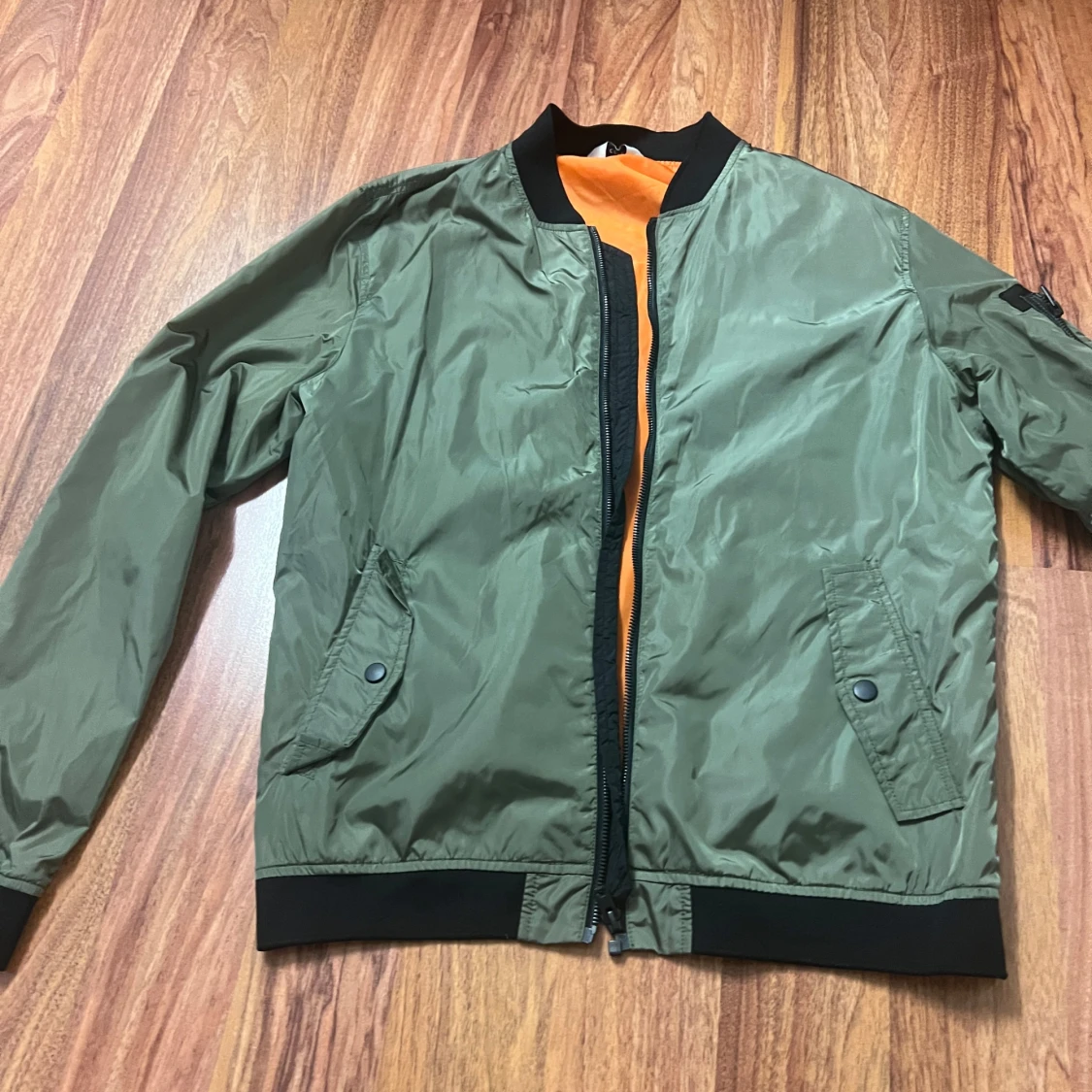 Olivgrön bomberjacka Jack & Jones M