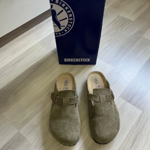 Birkenstock  - Sprillans nya birkens! Storlek 42! Vid minsta fundering kontakta oss ✔️