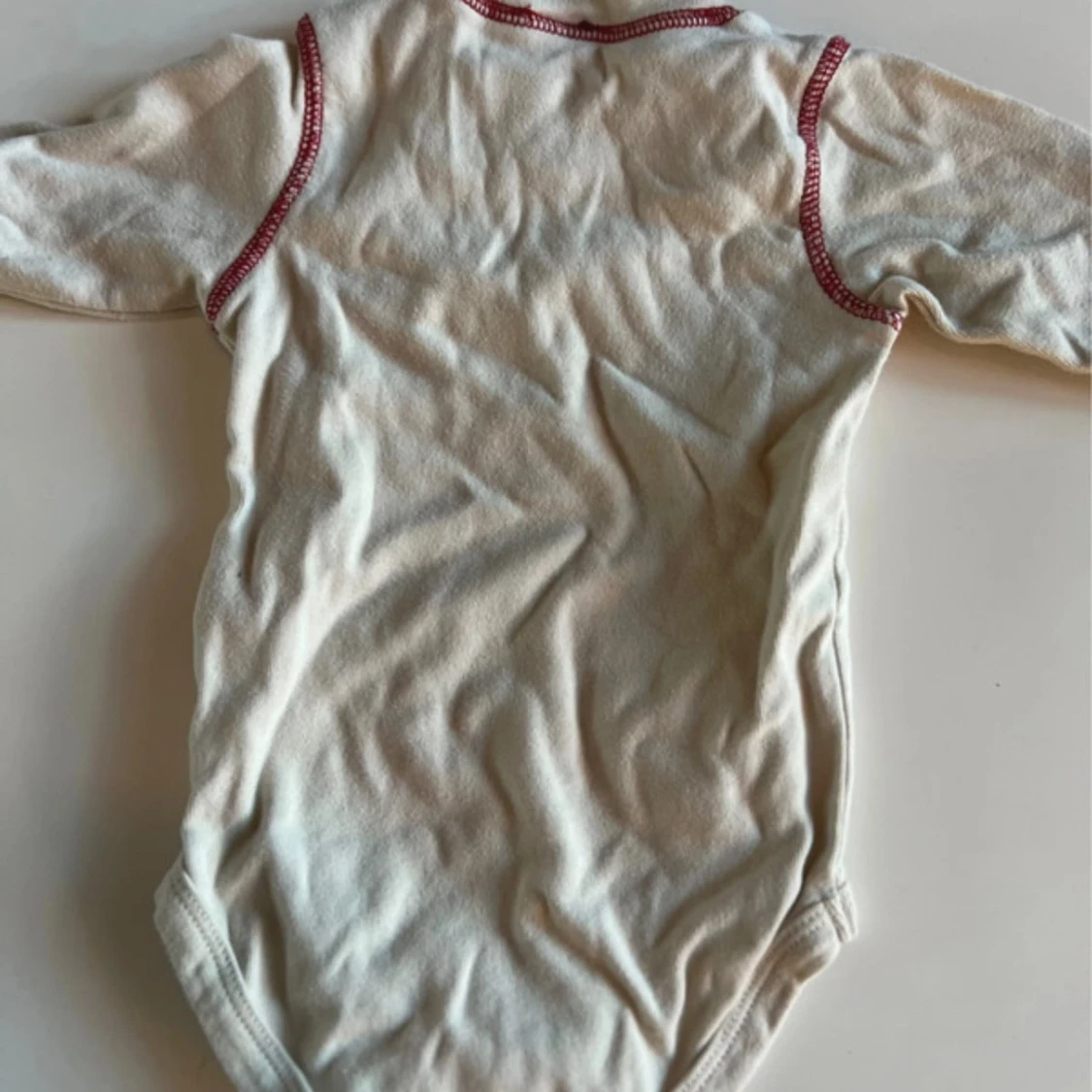 Beige långärmad body med tryck - 1