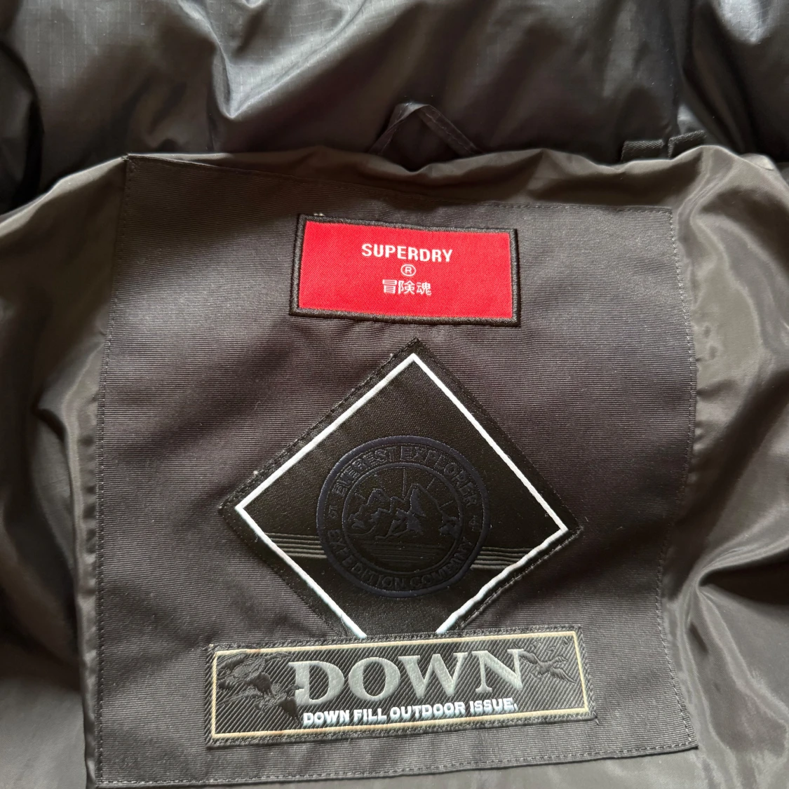 Svart pufferjacka från Superdry - 2