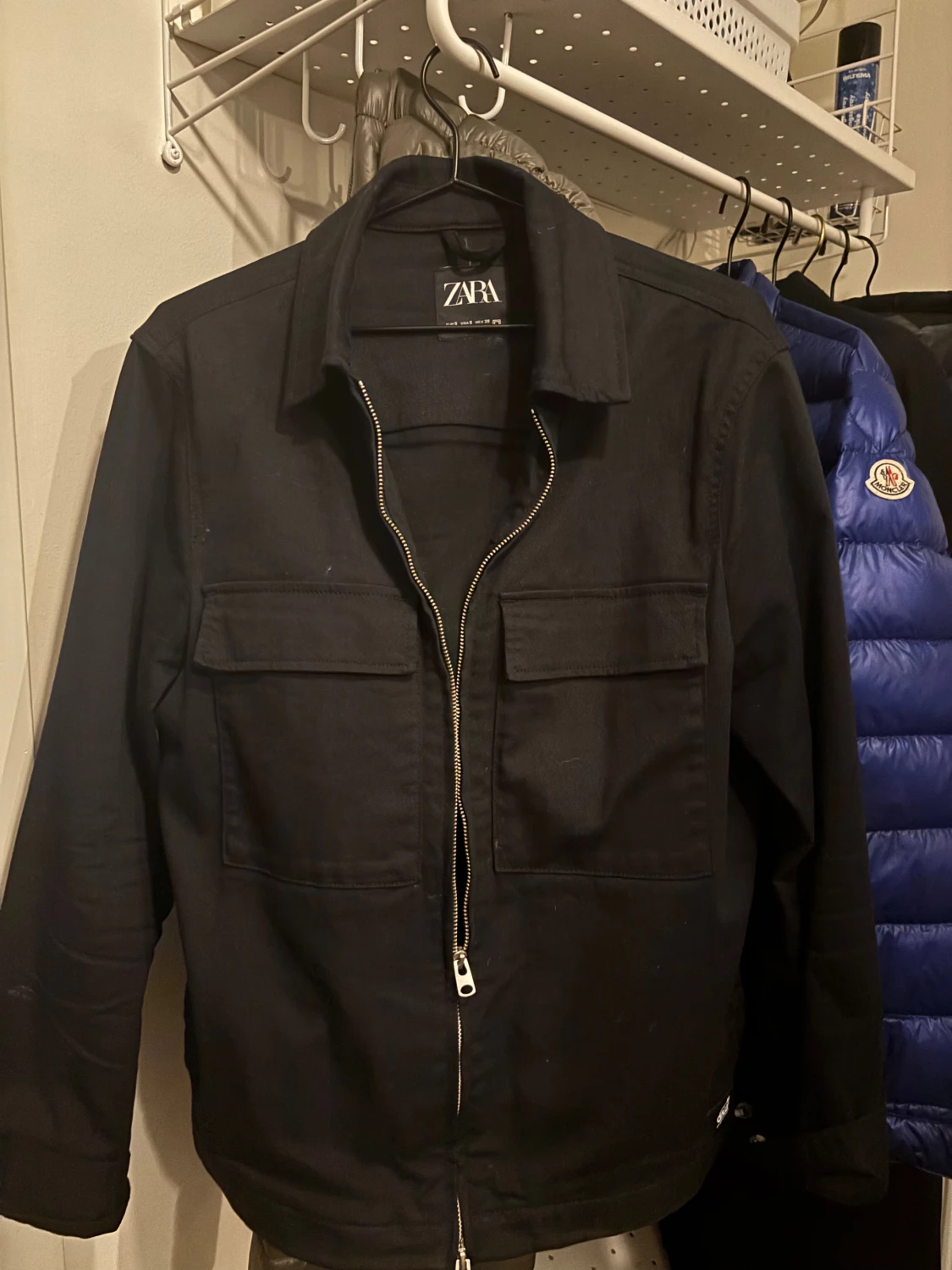 Svart overshirt från Zara med dragkedja