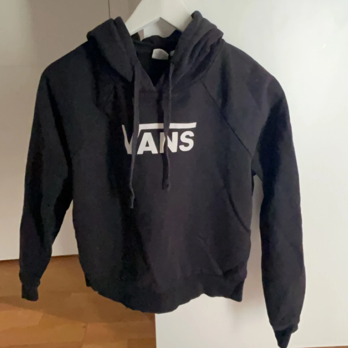 Svart hoodie från Vans XS