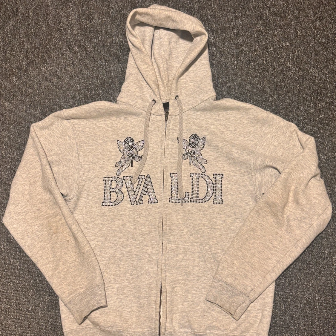 Grå BVALDI hoodie med strass