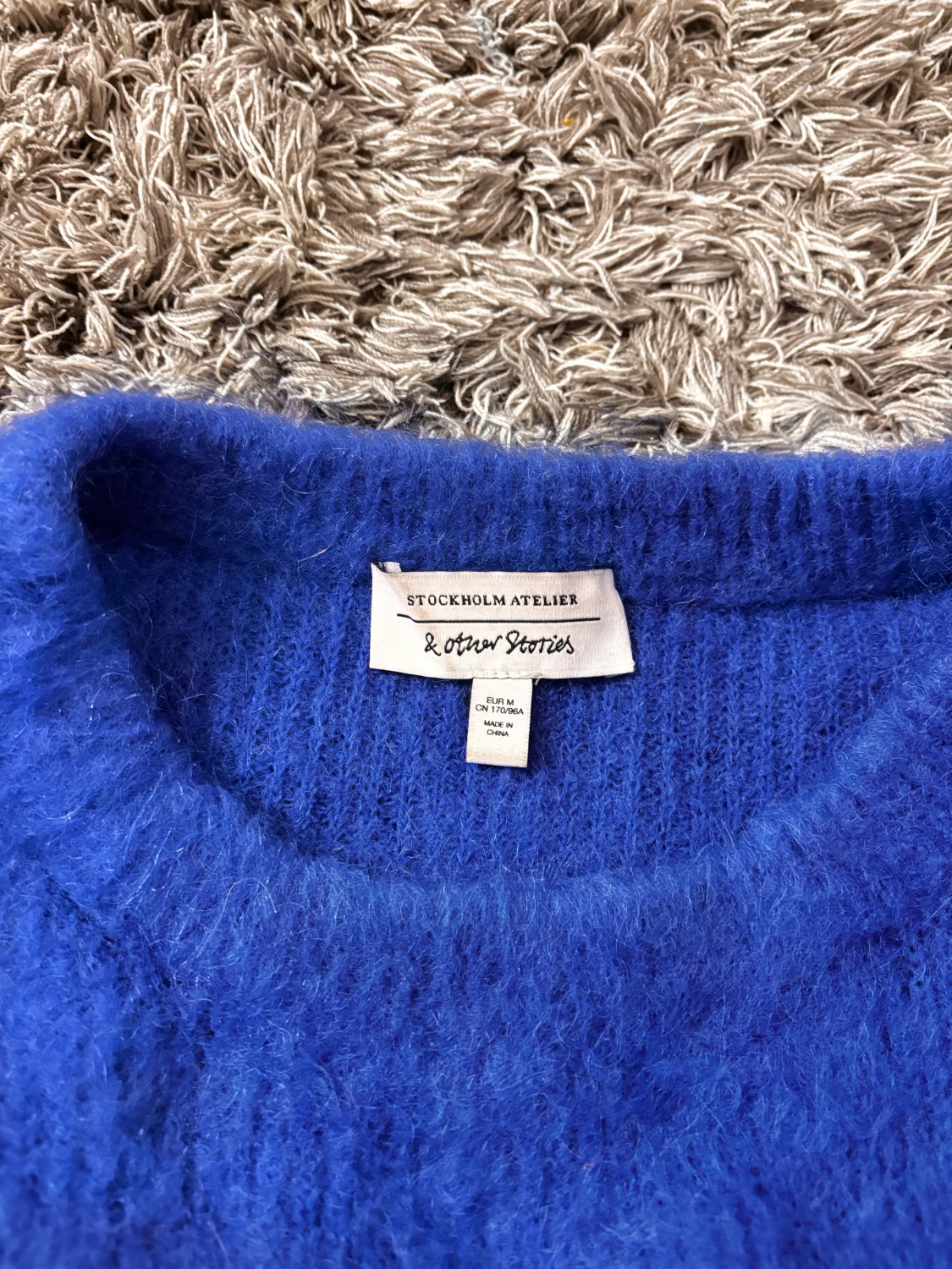 Blå och svart fluffig tröja & Other Stories - 1