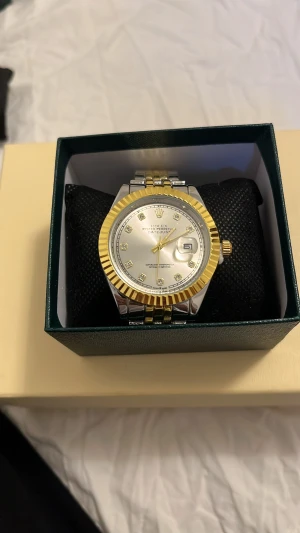 Klocka - Helt ny och oanvänd, pris kan diskuteras!