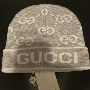 Vintermössa  - Helt ny vintermössa med etikett GG 