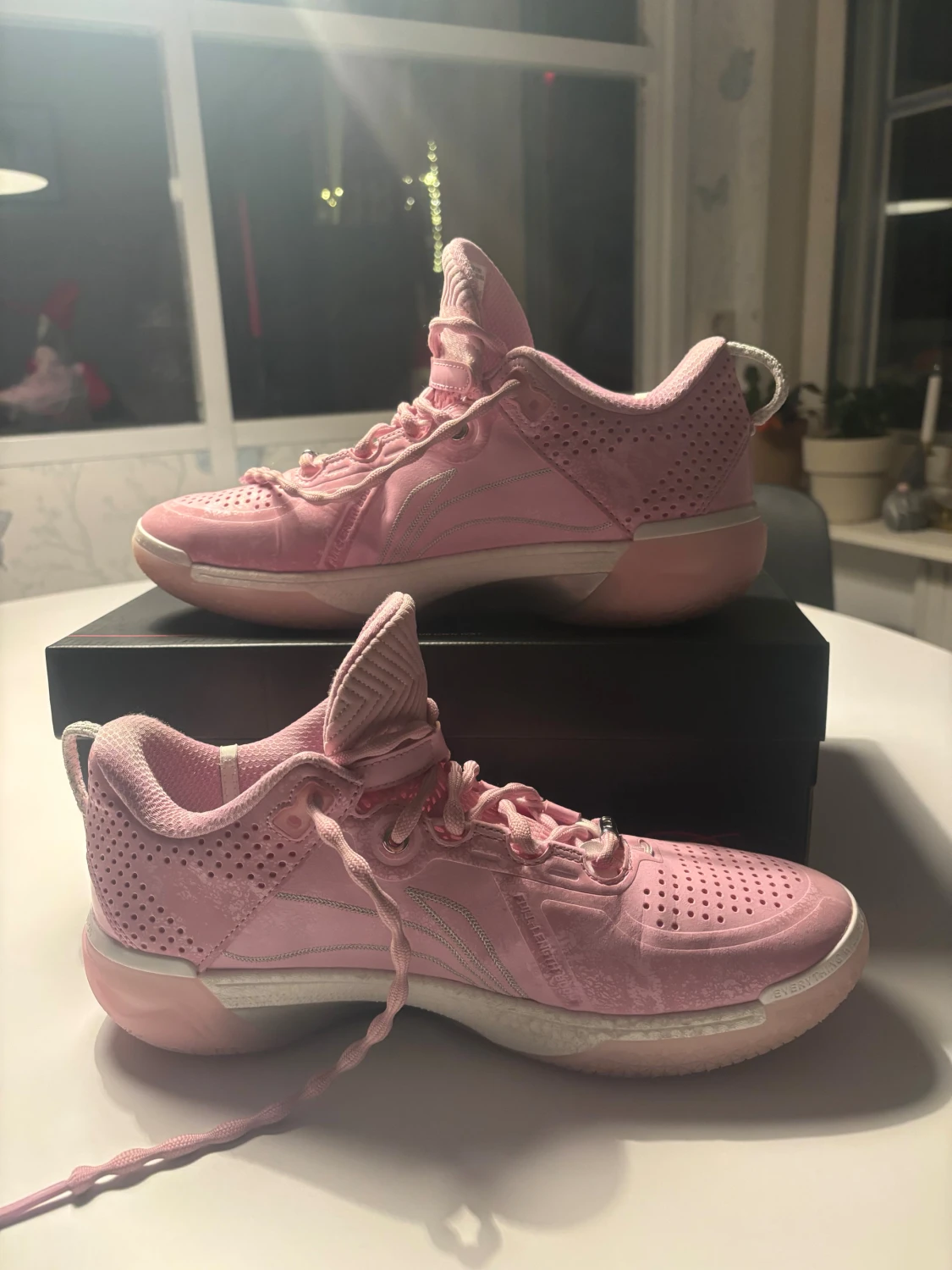 Rosa sneakers med perforerad design - 5