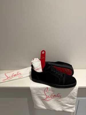 Christian Louboutin sneakers  - Hej, säljer nu mina Christian Louboutins. Riktigt unika skor som passar alla möjliga outfits. Alla tillbehör som snören, 2 dustbags och skohorn medföljer vid köp. Hör av er vid minsta lilla fundering!