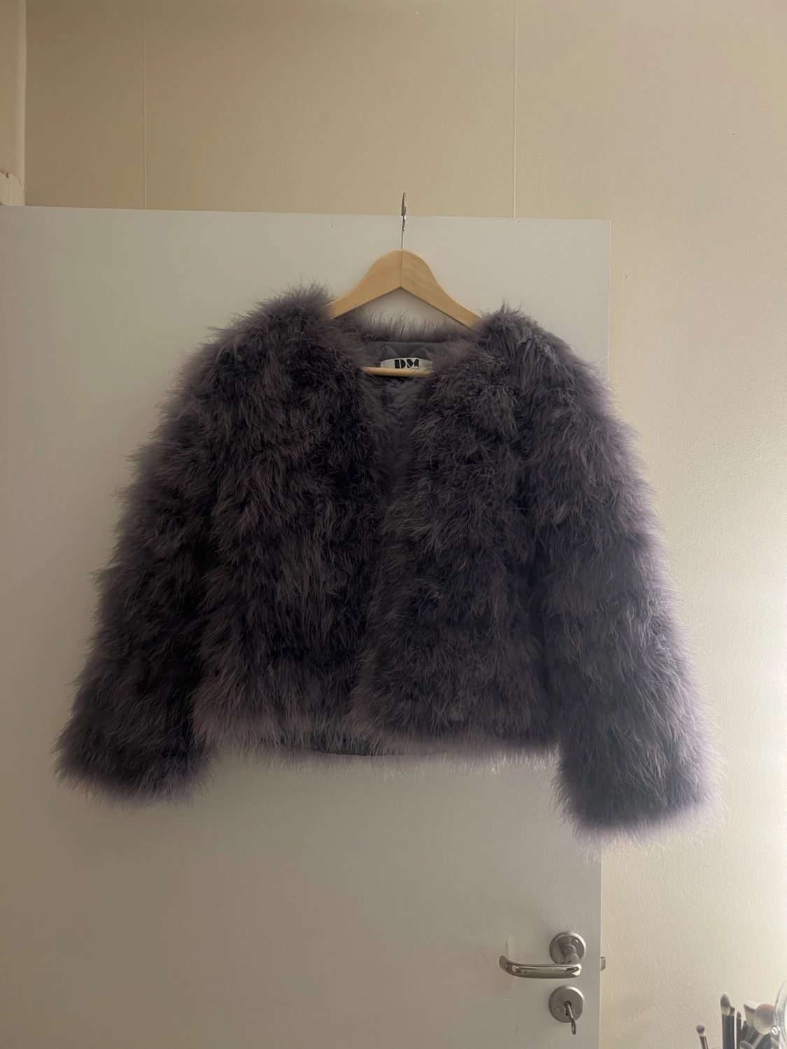 Mörkgrå fluffig pälsjacka från DM - 2