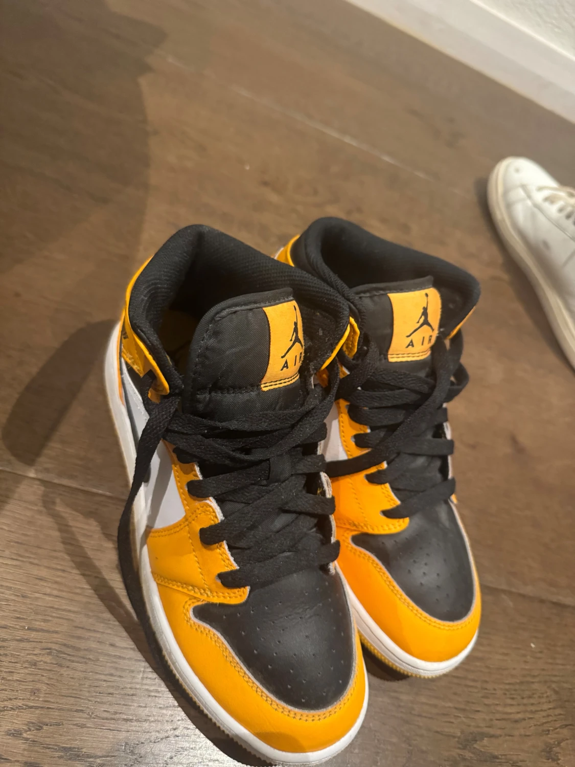 Nike Air Jordan 1 High svart/gul - 1