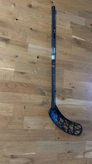 Oxdog innebandy klubba - Oxdog innebandy klubba har inte använt 72cm vänster sidan har köpt fel 
