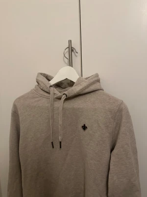 Beige Morris hoodie  - Snygg beige hoodie ifrån Morris storlek S i bra skick !😃