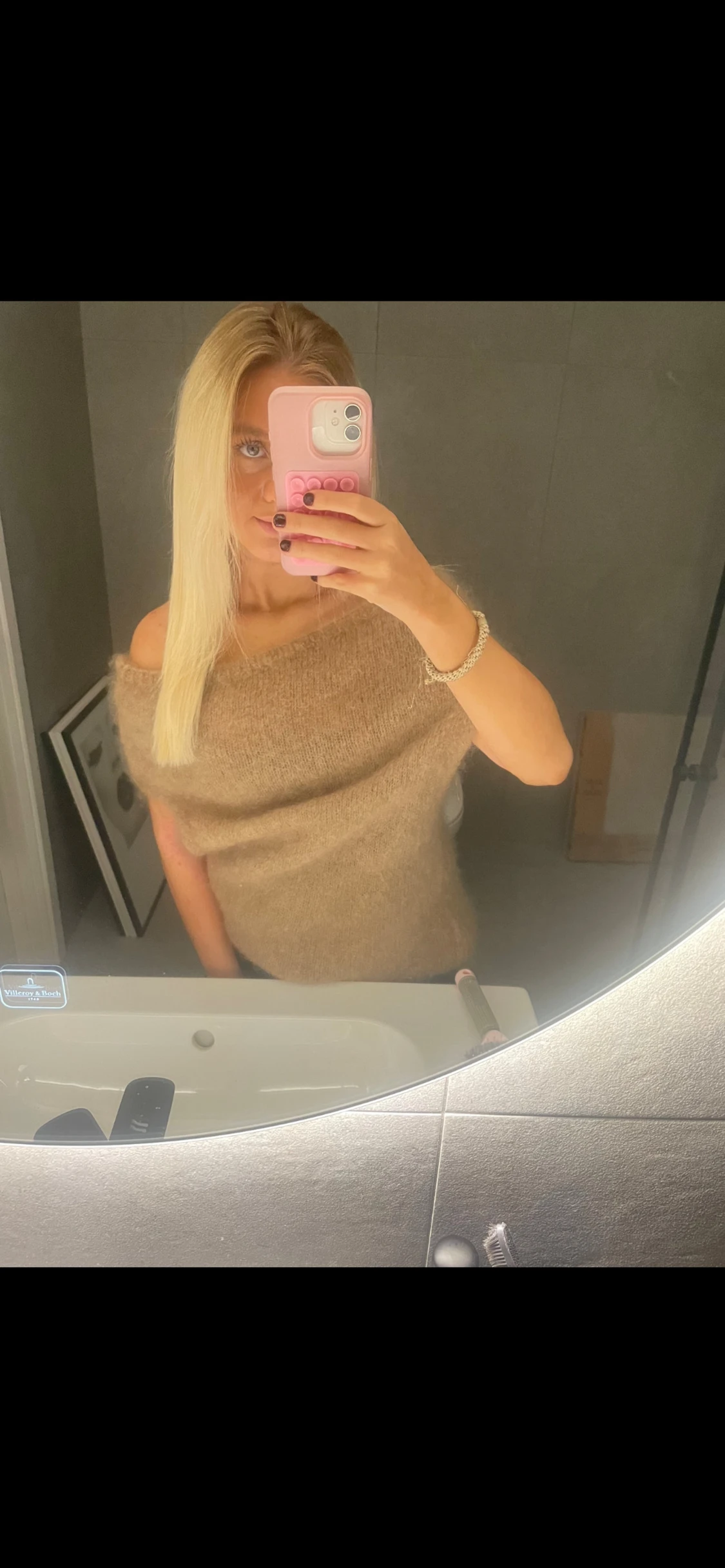 Beige offshoulder stickad tröja Design by Si