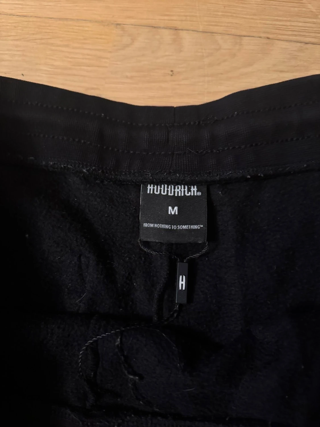 Svarta mjukisbyxor från Hoodrich M - 1