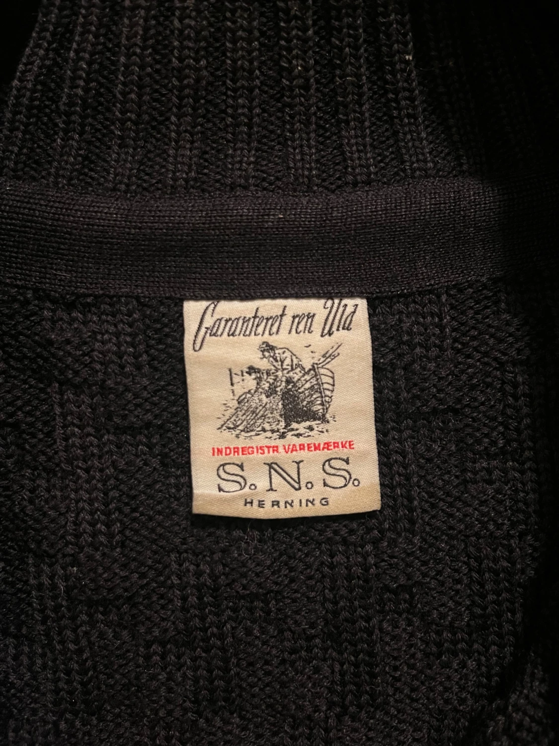 Svart cardigan från S.N.S. Herning - 3