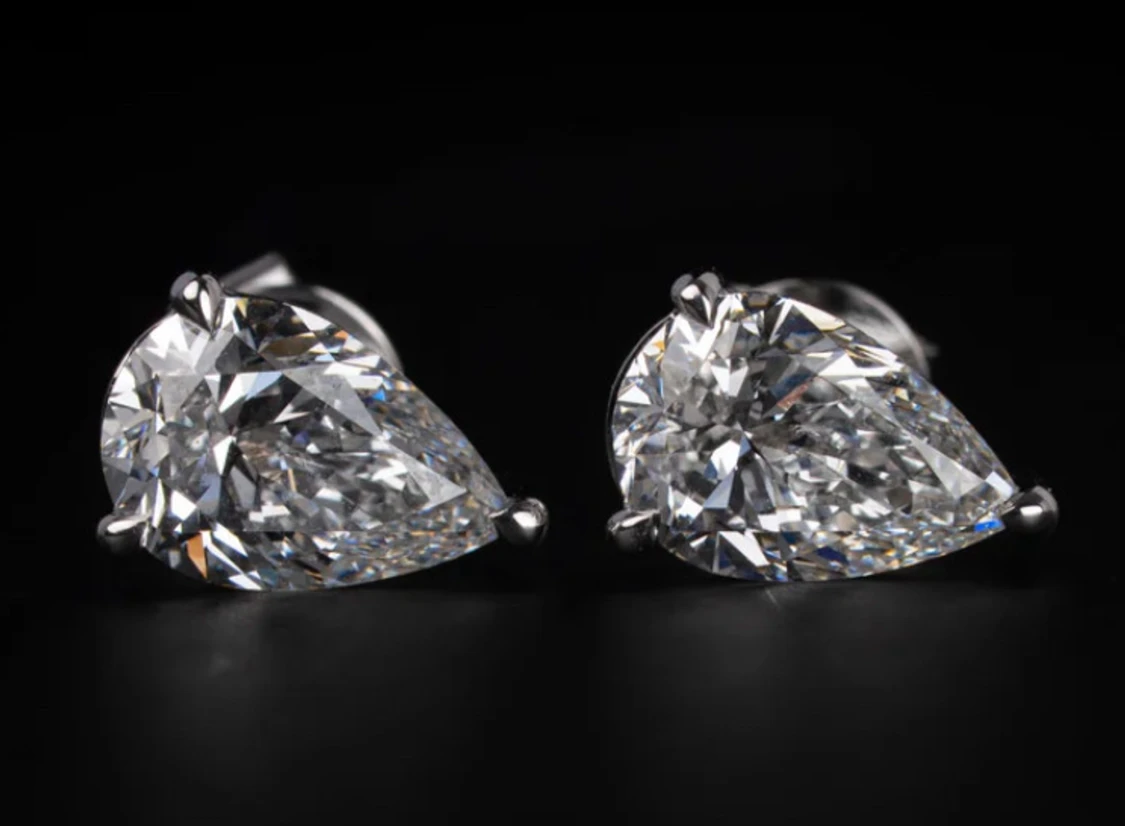 Droppformade örhängen i silver från kejsar