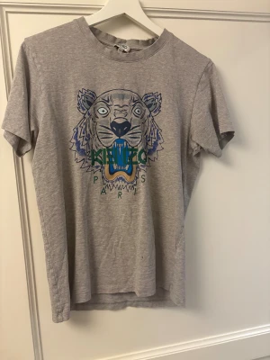Kenzo t Shirt - Kenzo t shirt storlek S, köpt för 1000kr på NK i stockholm 2020