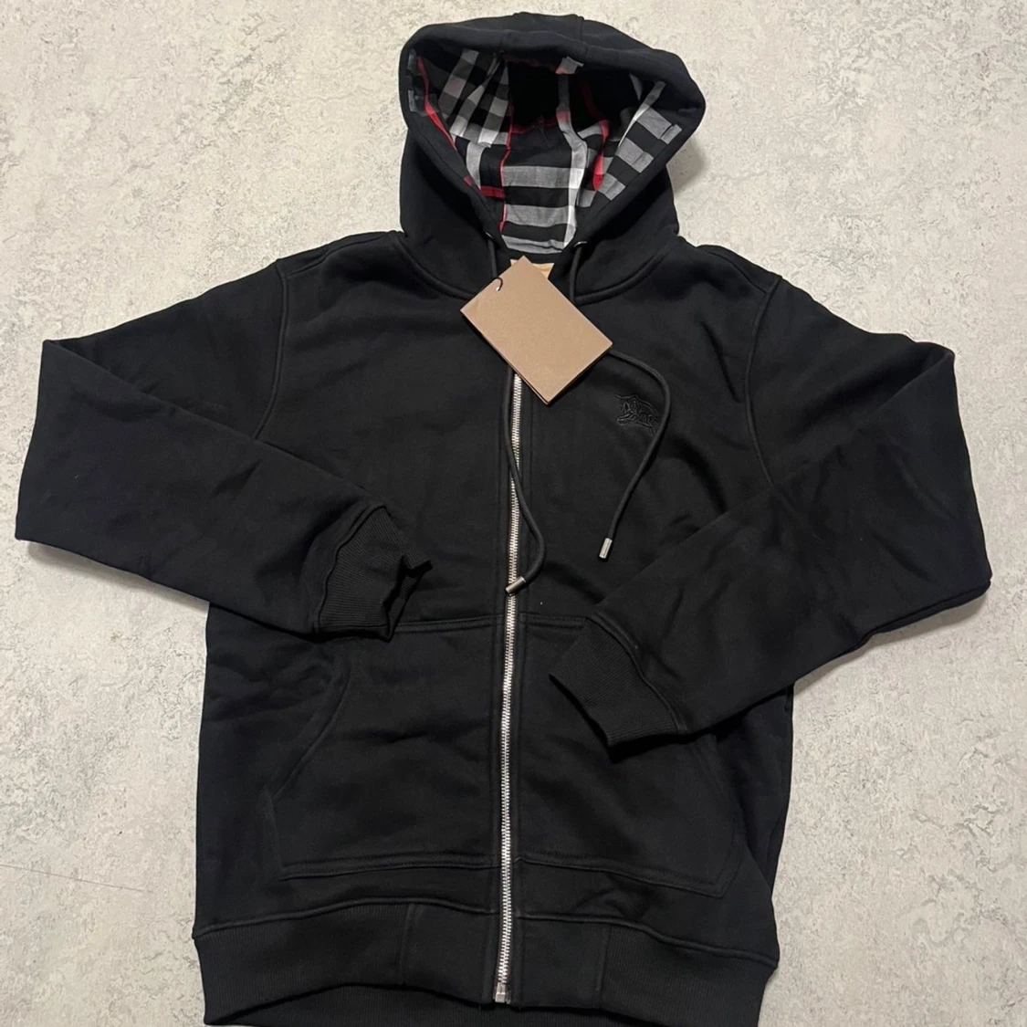 Svart hoodie från Burberry med dragkedja