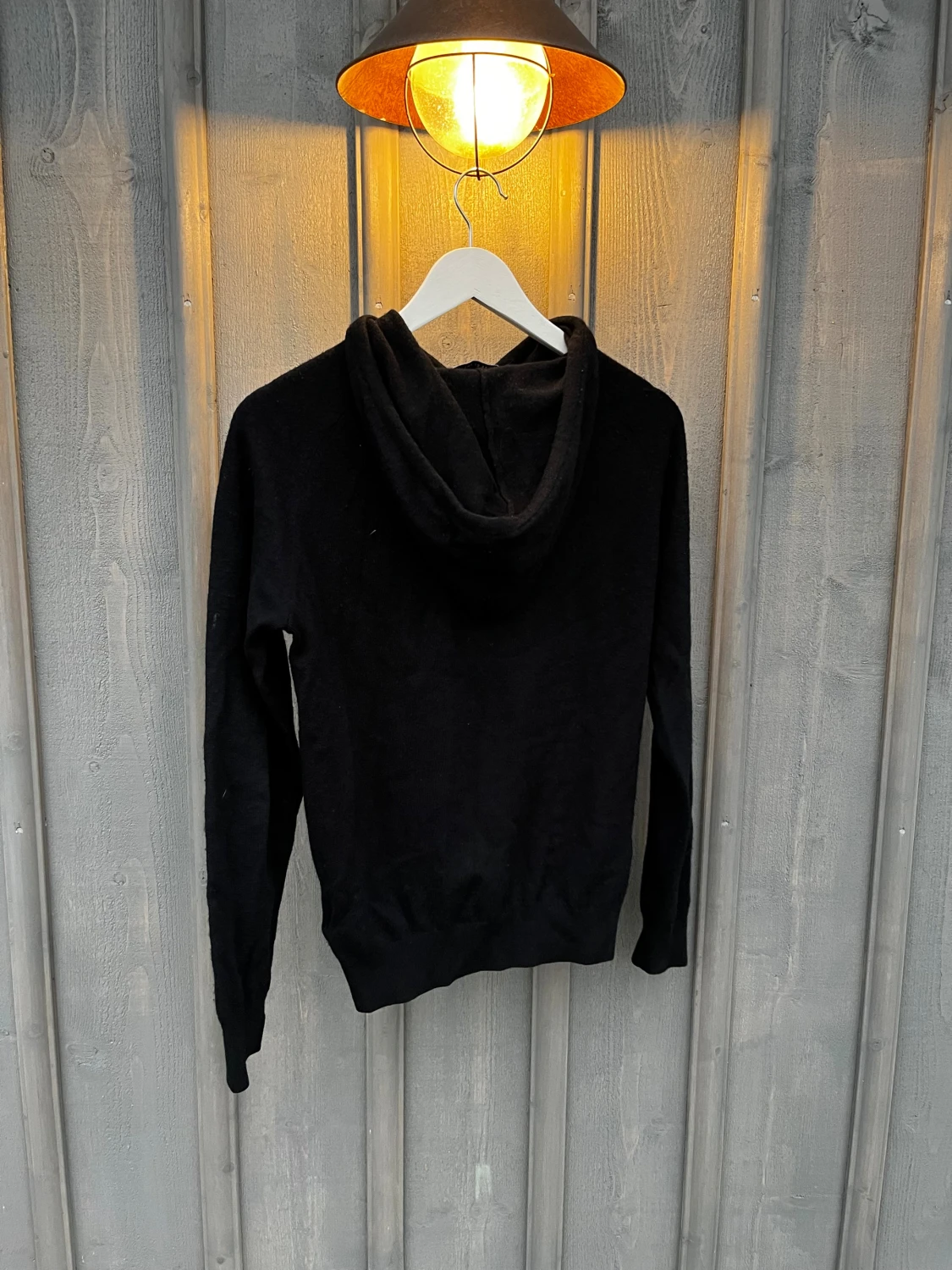 Svart hoodie i ull   - 1