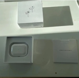 Apple AirPods Pro - Helt nya air pods pro, med bra kvalitet samt pris, finns även brusreducerings inställningar.
